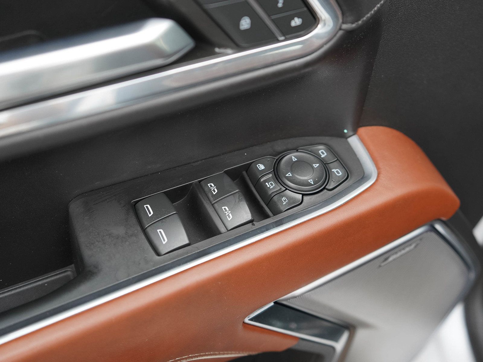 Used 2024 GMC Sierra 2500 Denali Ultimate AWD/4WD image 18