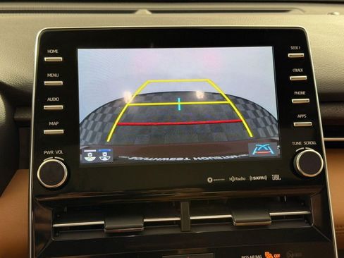 Used 2019 Toyota Avalon Limited image 27