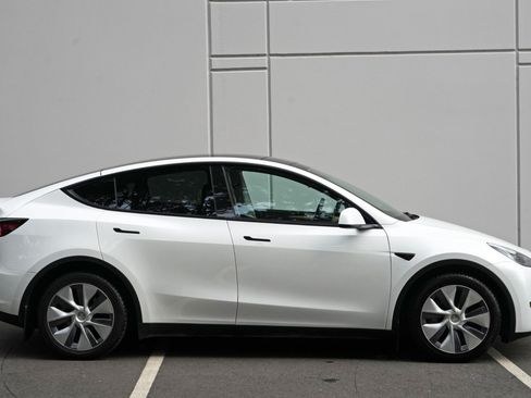 Used 2023 Tesla Model Y Long Range AWD/4WD image 53