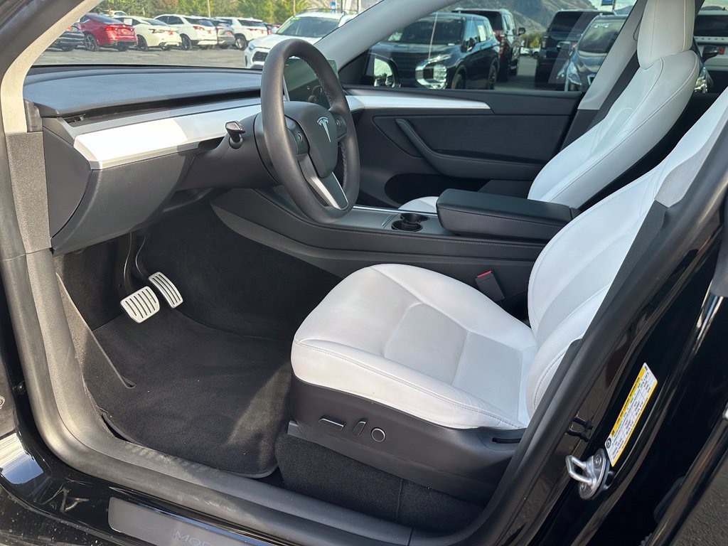 Used 2023 Tesla Model Y Performance AWD/4WD image 32