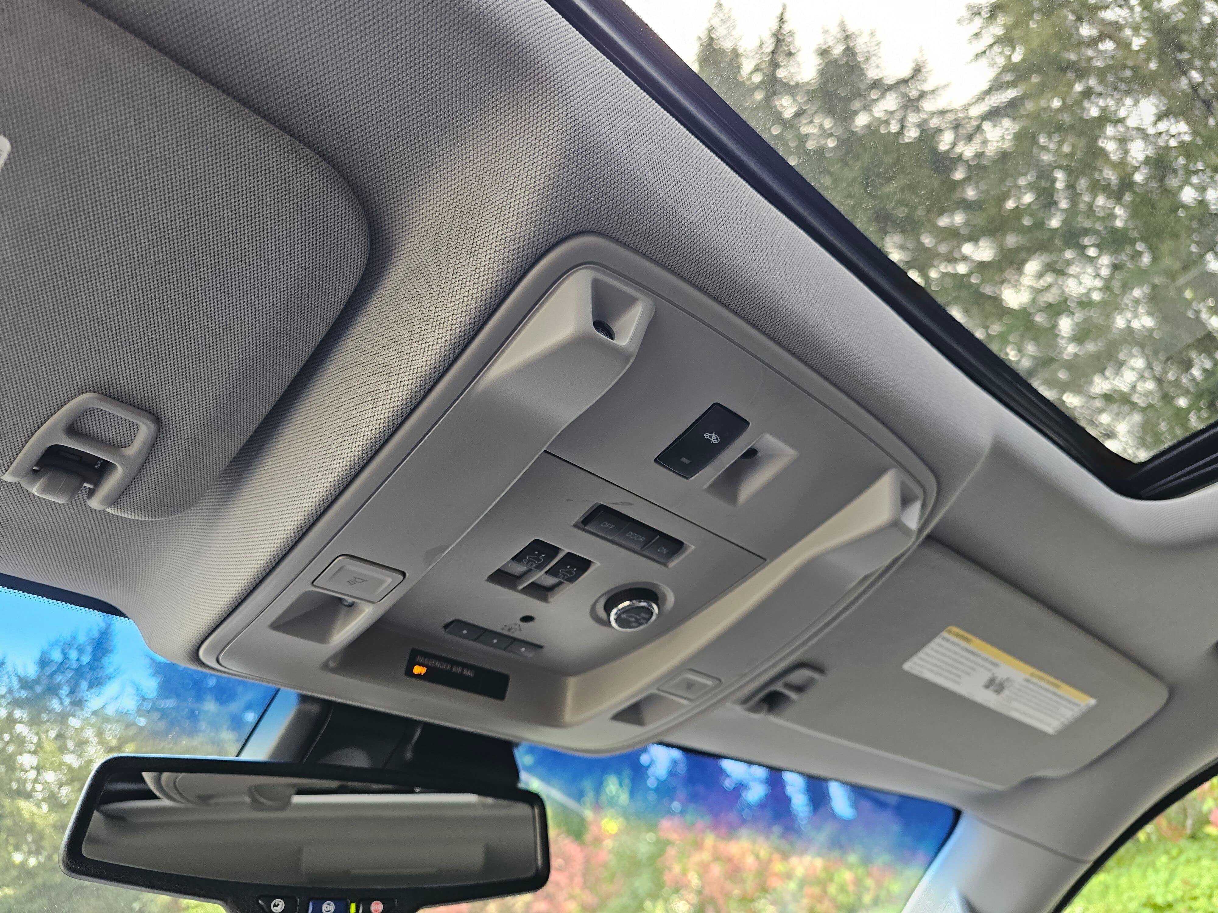 Used 2015 Chevrolet Suburban LT AWD/4WD image 30