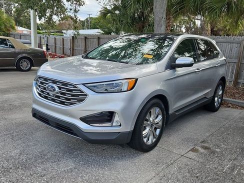 Used 2019 Ford Edge Titanium w/ Equipment Group 301A FWD image 3