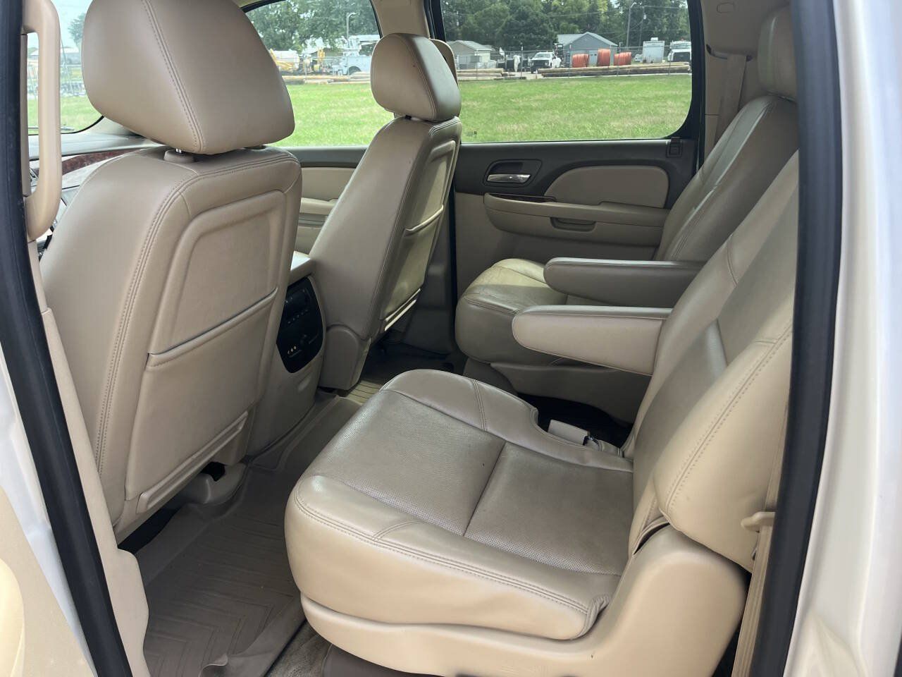 Used 2013 Chevrolet Suburban LTZ AWD/4WD image 17
