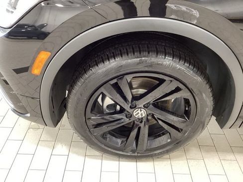 Certified 2023 Volkswagen Tiguan SE R-Line FWD image 21