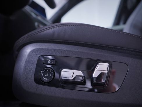 New 2026 BMW X7 M60i w/ M Sport Professional Package image 13