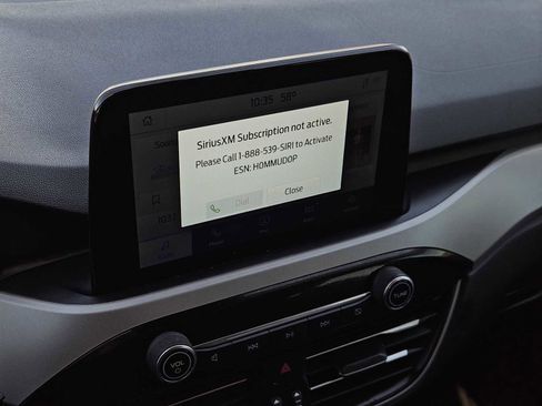 Used 2021 Ford Escape SE w/ SE Sport Appearance Package image 17