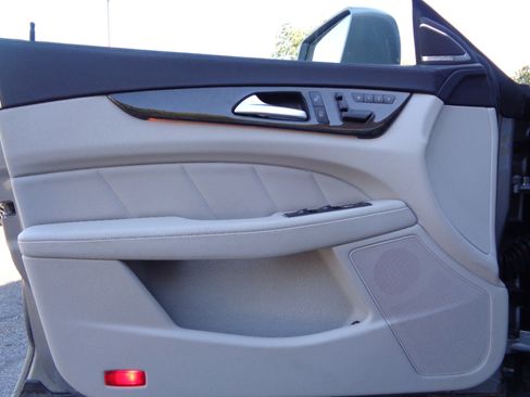 Used 2012 Mercedes-Benz CLS 550 image 12