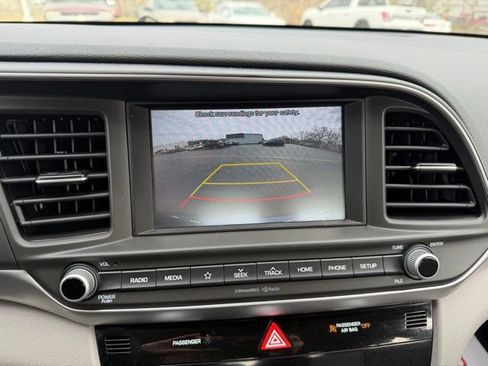 Used 2020 Hyundai Elantra SEL image 15