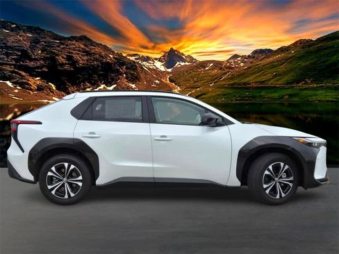 Used 2025 Toyota bZ4X FWD image 7