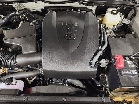 Used 2022 Toyota Tacoma TRD Off-Road AWD/4WD image 51