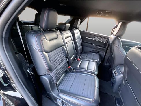 Used 2025 Ford Explorer ST-Line w/ ST-Line Street Pack AWD/4WD image 37