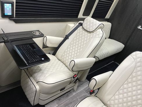 Used 2022 Mercedes-Benz Sprinter 3500 image 5