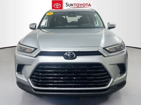 Used 2025 Toyota Grand Highlander XLE image 10