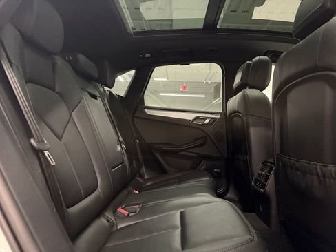Certified 2026 Porsche Macan AWD/4WD image 31