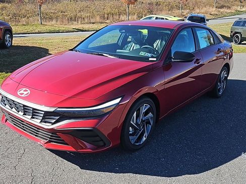 New 2025 Hyundai Elantra Sport w/ Cargo Package image 3