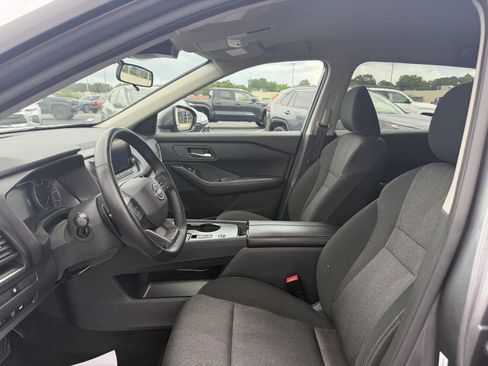Used 2025 Nissan Rogue SV FWD image 12