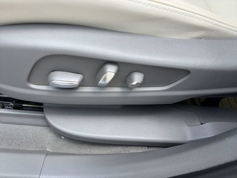 Used 2023 Cadillac XT6 Premium Luxury FWD image 15