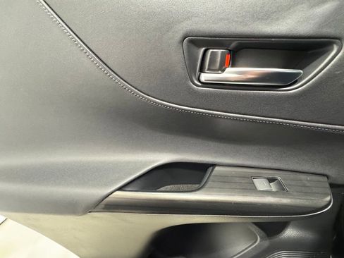 Used 2021 Toyota Venza XLE w/ Softex Package image 20