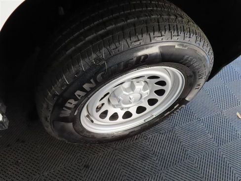 Used 2024 Chevrolet Colorado W/T image 9