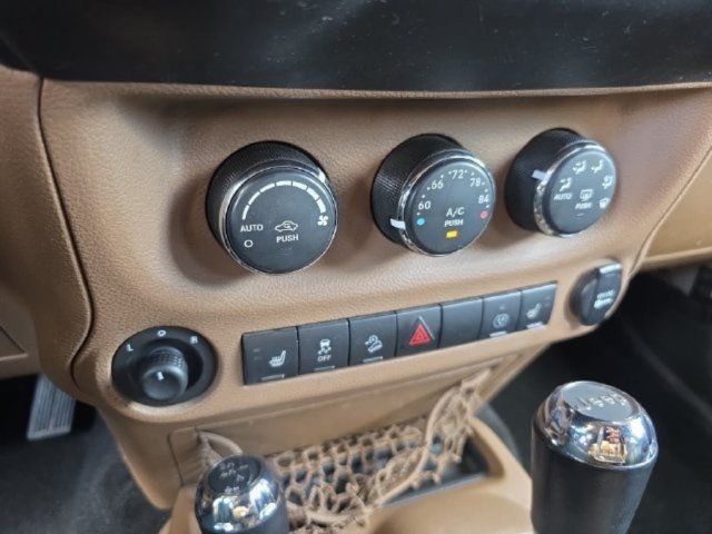 Used 2017 Jeep Wrangler Unlimited Sahara w/ Dual Top Group AWD/4WD image 22