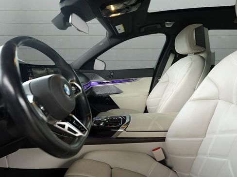 Used 2023 BMW 760i xDrive w/ Executive Package image 23