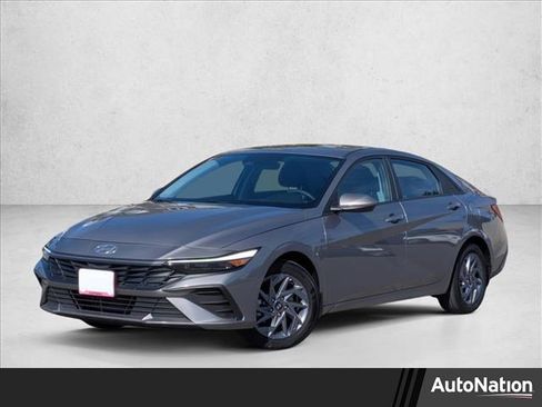 Used 2024 Hyundai Elantra SEL FWD image 1