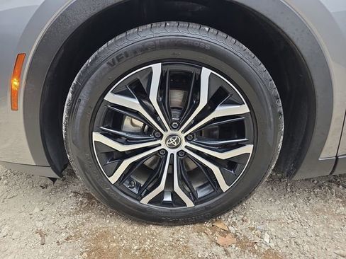 Used 2023 Toyota Crown AWD/4WD image 16