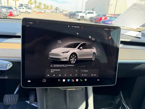 Used 2023 Tesla Model Y Long Range AWD/4WD image 27