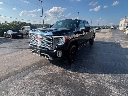 Used 2023 GMC Sierra 3500 Denali w/ Denali Black Diamond Edition AWD/4WD image 3