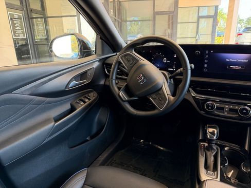 Used 2025 Buick Envista Sport Touring image 29