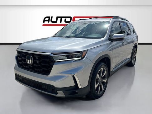 Used 2025 Honda Pilot Touring image 3