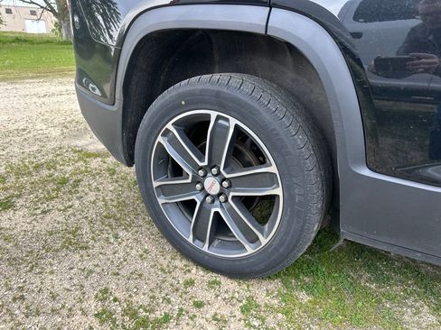Used 2021 GMC Acadia SLT w/ Technology Package AWD/4WD image 7