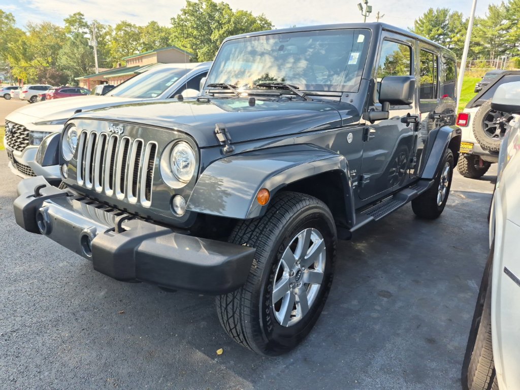 Used 2017 Jeep Wrangler Unlimited Sahara w/ Connectivity Group AWD/4WD image 2