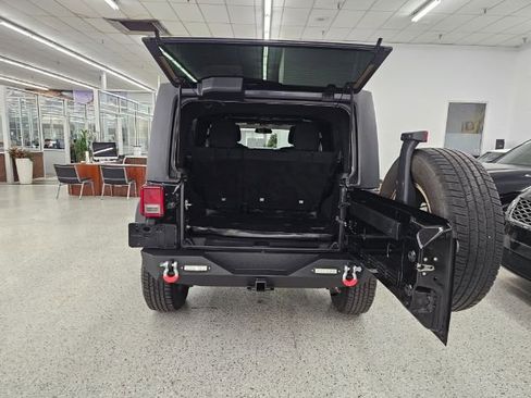 Used 2012 Jeep Wrangler Unlimited Sport image 37