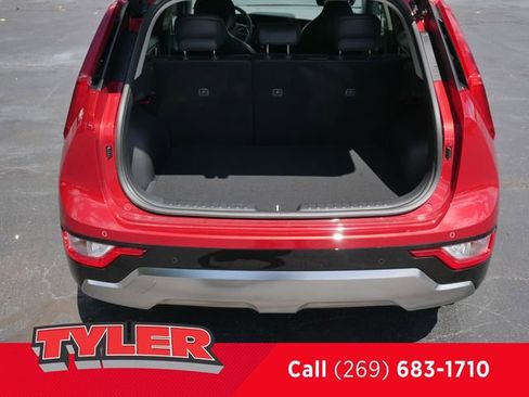Used 2025 Kia Niro SX image 19