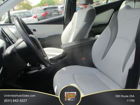 Used 2022 Toyota Prius Prime XLE FWD image 5