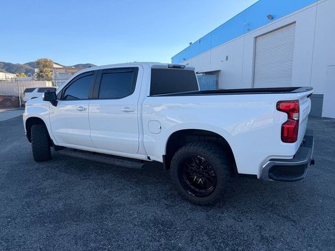 Used 2021 Chevrolet Silverado 1500 LT AWD/4WD image 16