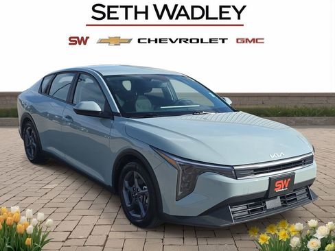 Used 2025 Kia K4 FWD image 1