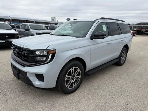 New 2025 Ford Expedition Active image 3