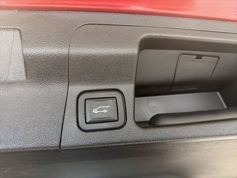 Used 2023 GMC Acadia SLT image 17