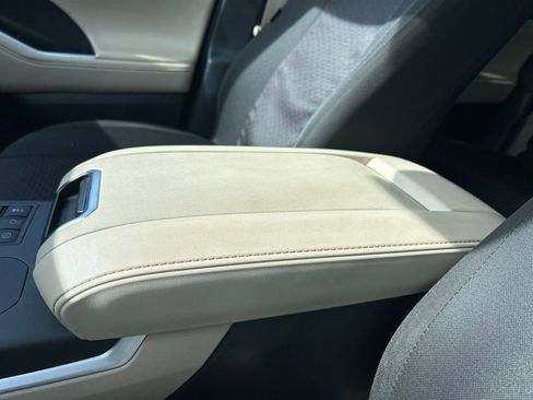 Used 2023 Toyota Highlander L image 34