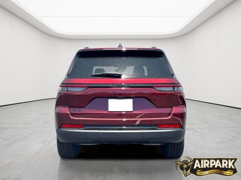 New 2025 Jeep Grand Cherokee Altitude AWD/4WD image 6