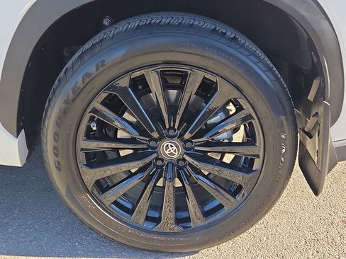 Certified 2023 Toyota Highlander XSE image 16