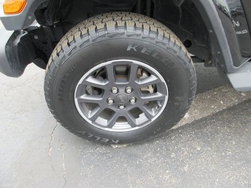 Used 2020 Jeep Gladiator Overland AWD/4WD image 14
