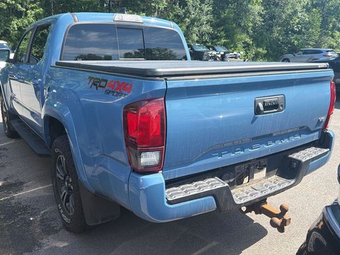 Used 2019 Toyota Tacoma TRD Sport AWD/4WD image 9
