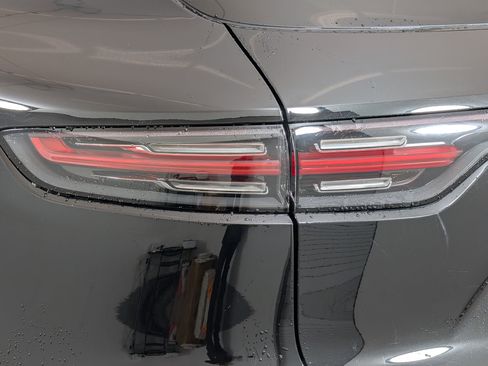Used 2023 Porsche Cayenne image 15