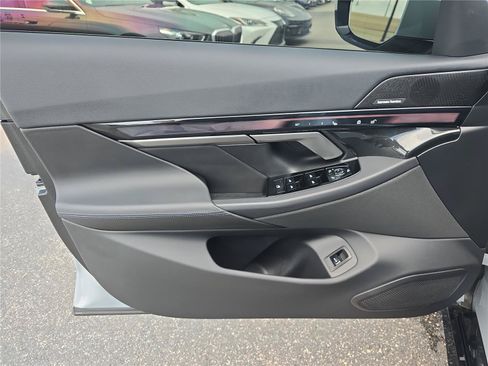 Used 2026 BMW i5 eDrive40 w/ M Sport Package RWD image 13