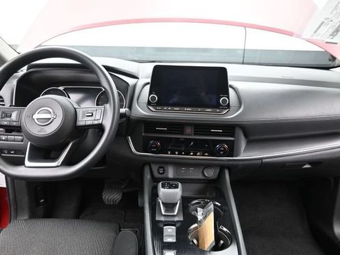 Used 2024 Nissan Rogue SV FWD image 23