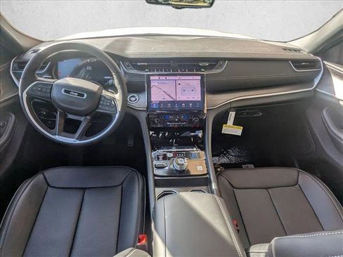 New 2025 Jeep Grand Cherokee Limited w/ Luxury Tech Group II image 14