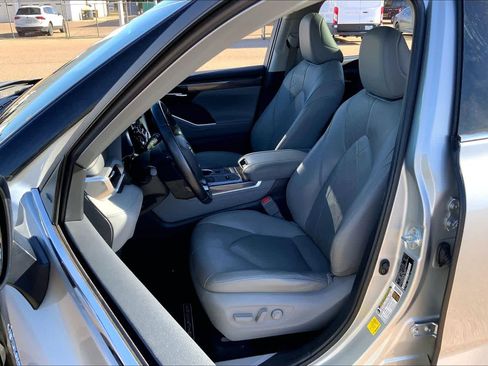 Used 2020 Toyota Highlander Platinum AWD/4WD image 18